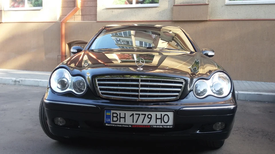 Mercedes-Benz C-Class 2