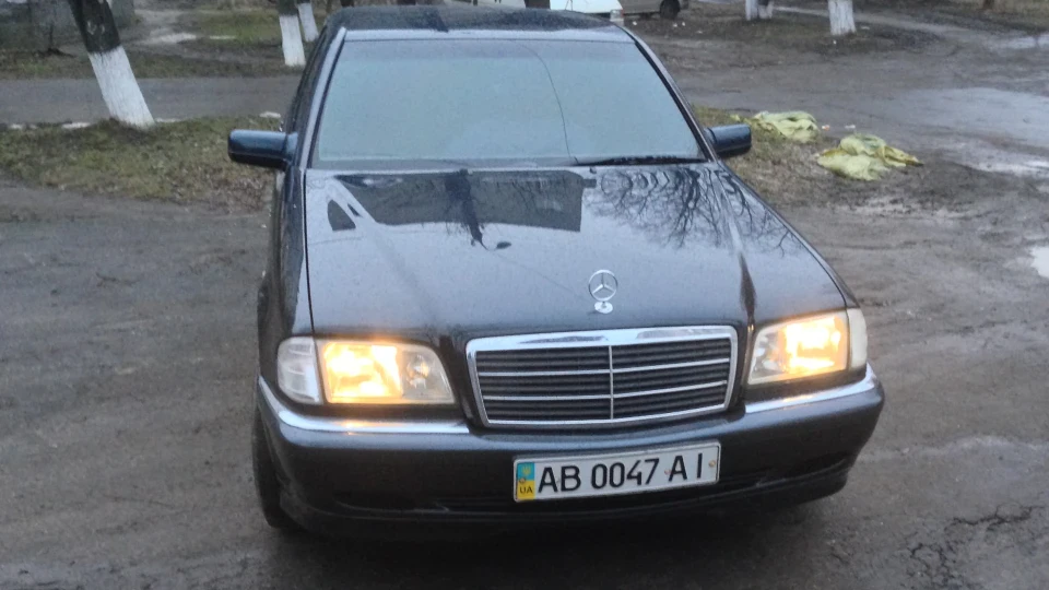 Mercedes-Benz C-Class 2
