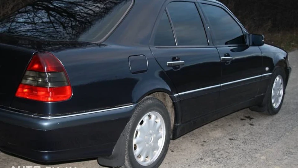 Mercedes-Benz C-Class 4