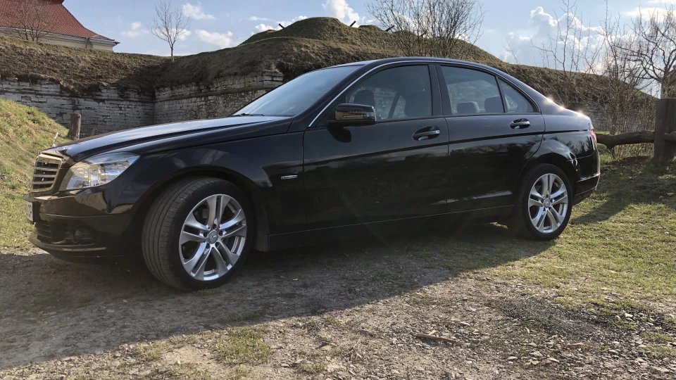 Mercedes-Benz C-Class 2