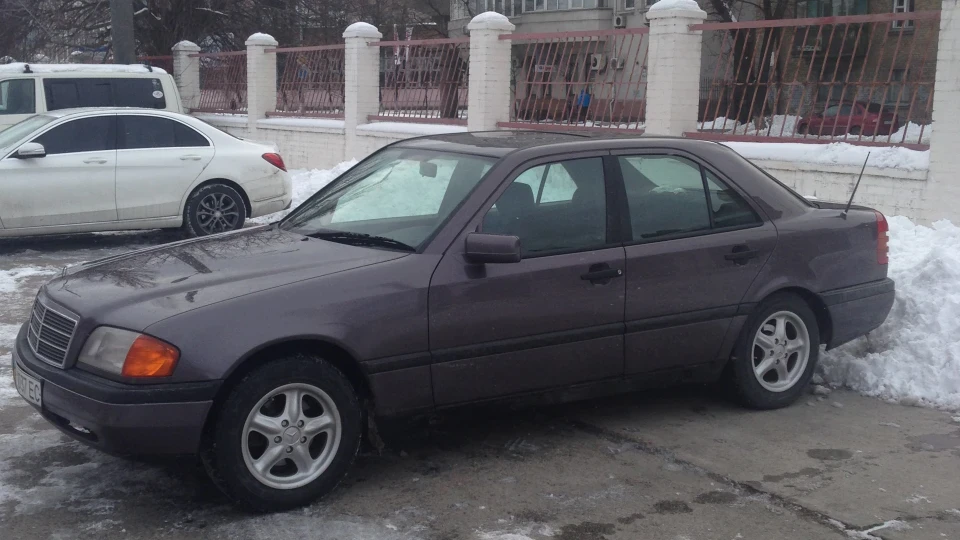 Mercedes-Benz C-Class 2