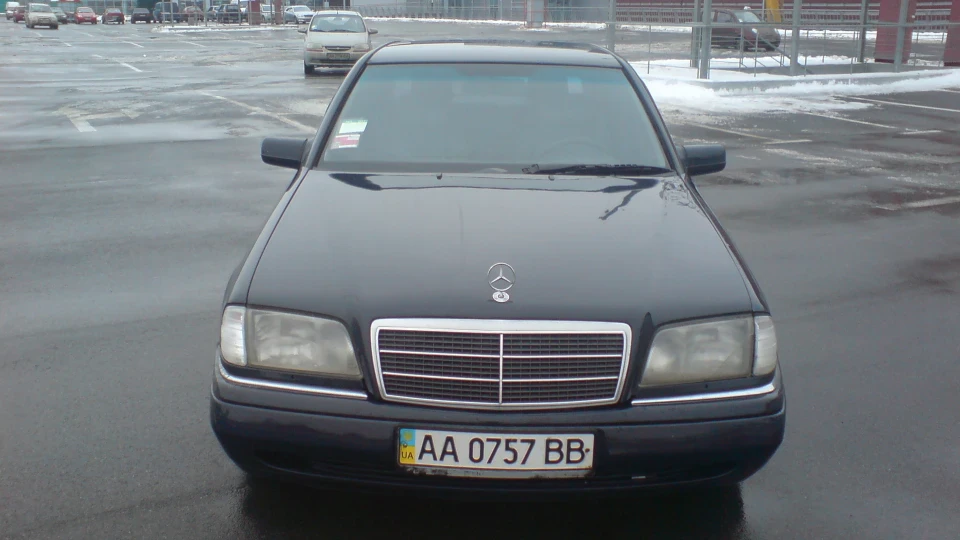 Mercedes-Benz C-Class 3