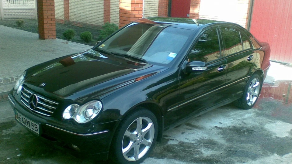 Mercedes-Benz C-Class 2