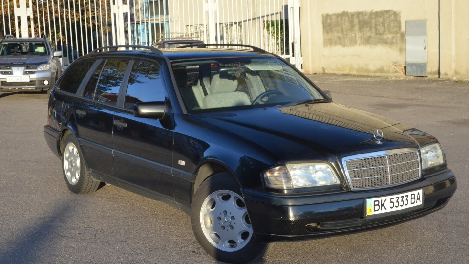 Mercedes-Benz C-Class 2