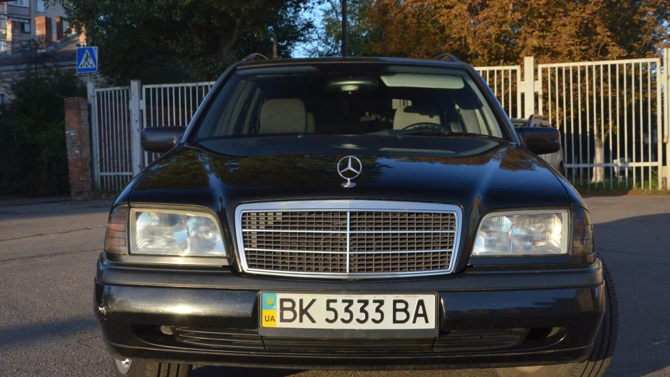 Mercedes-Benz C-Class 3