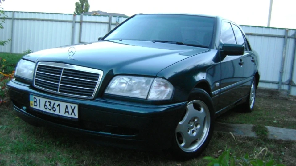 Mercedes-Benz C-Class 2