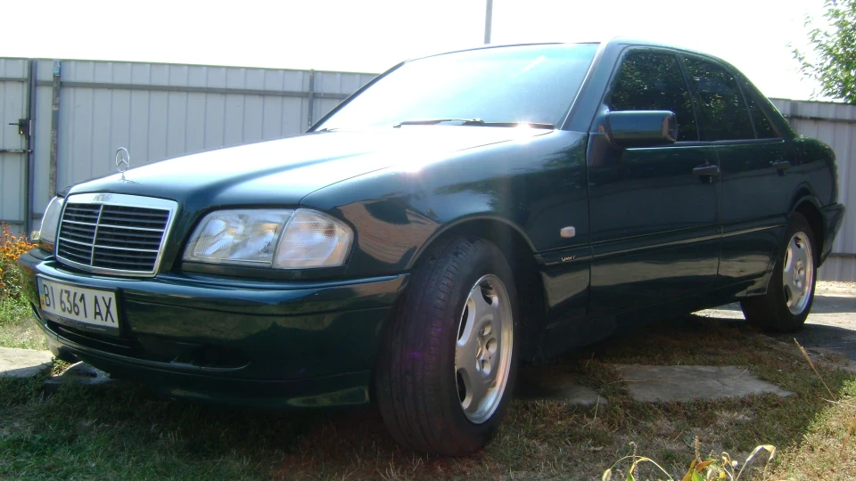 Mercedes-Benz C-Class 3