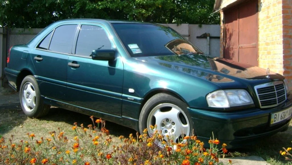 Mercedes-Benz C-Class 4