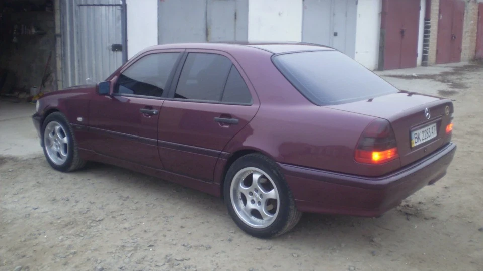 Mercedes-Benz C-Class 2