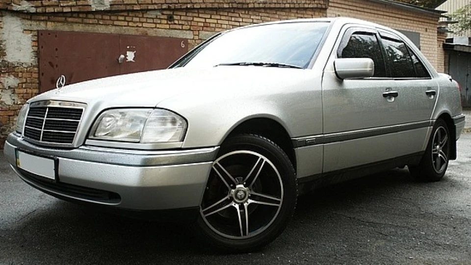Mercedes-Benz C-Class 3