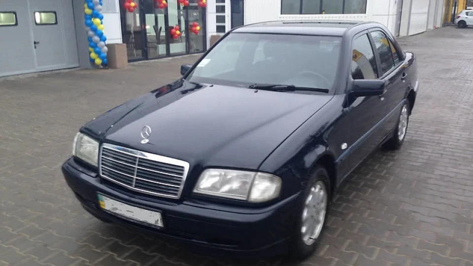 Mercedes-Benz C-Class 2