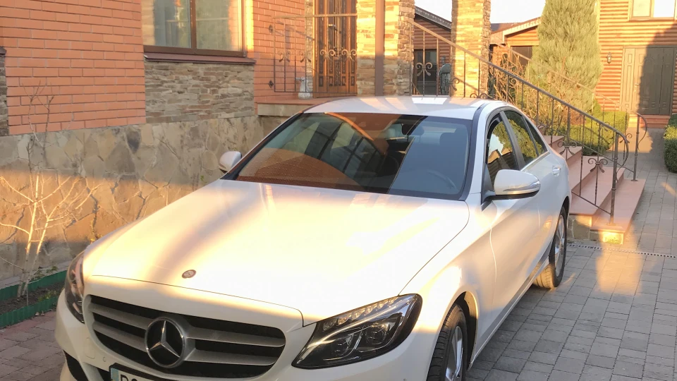 Mercedes-Benz C-Class 2
