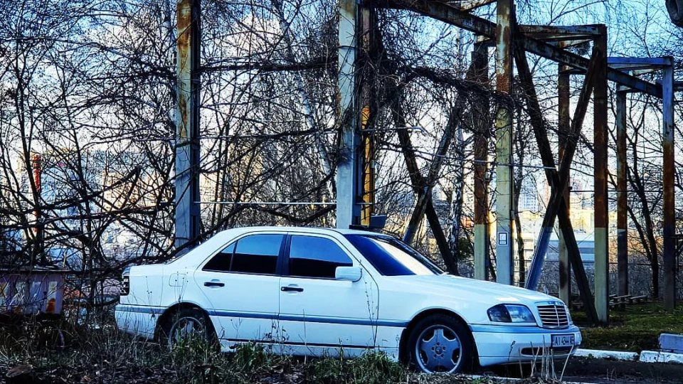 Mercedes-Benz C-Class 2