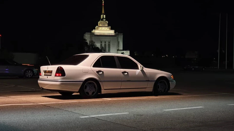 Mercedes-Benz C-Class 4