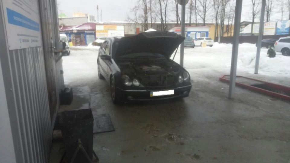 Mercedes-Benz C-Class 2