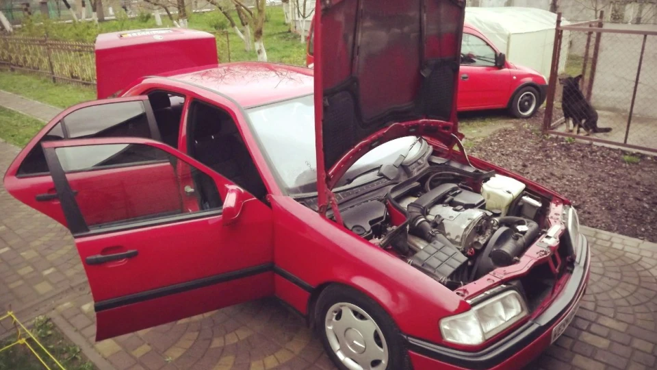 Mercedes-Benz C-Class 2
