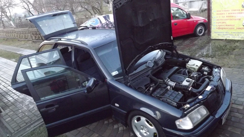 Mercedes-Benz C-Class 4