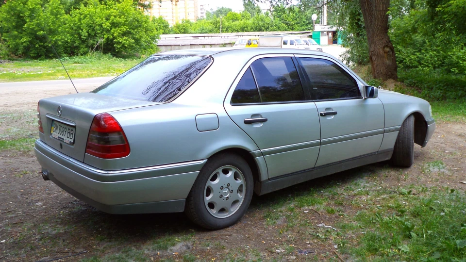 Mercedes-Benz C-Class 4