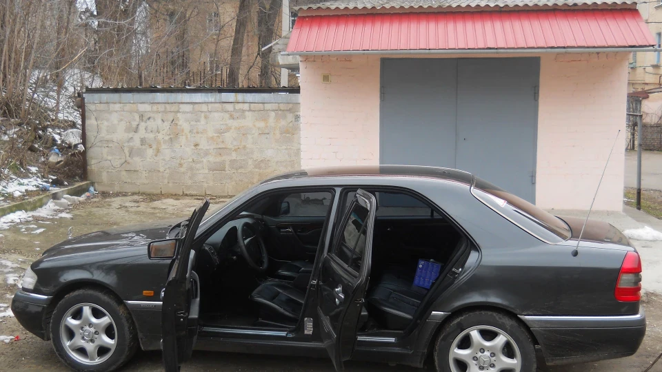 Mercedes-Benz C-Class 2