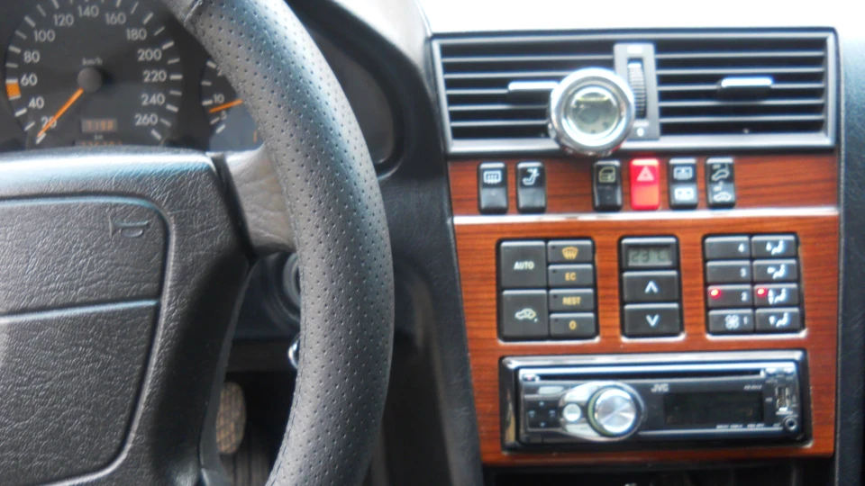 Mercedes-Benz C-Class 3