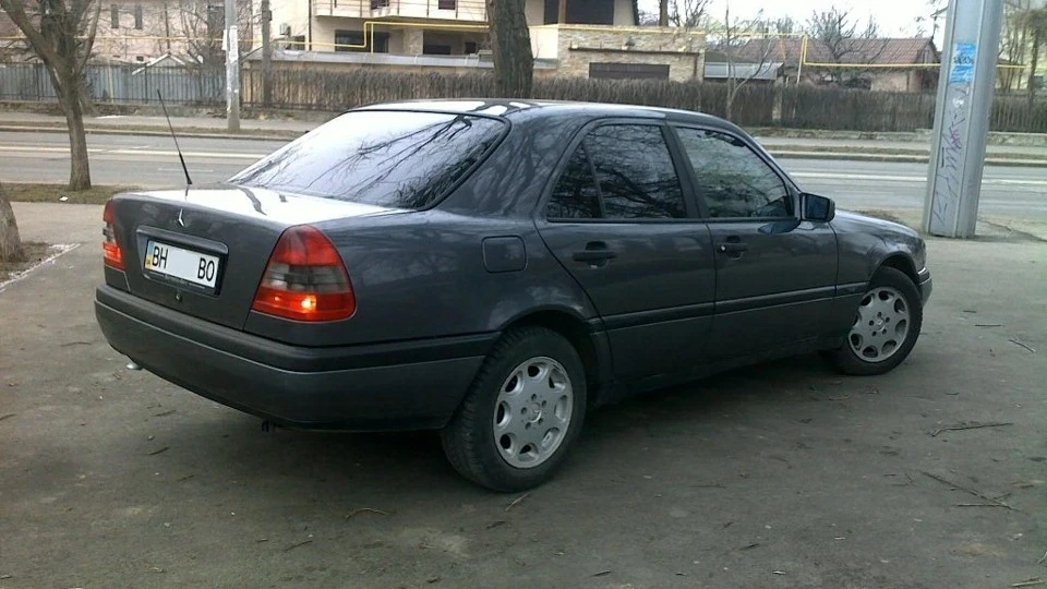 Mercedes-Benz C-Class 2