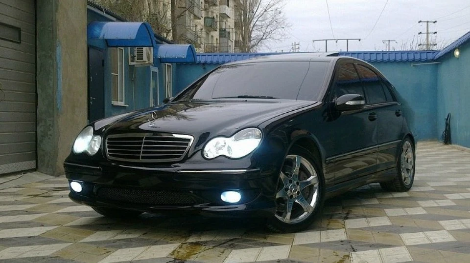 Mercedes-Benz C-Class 2