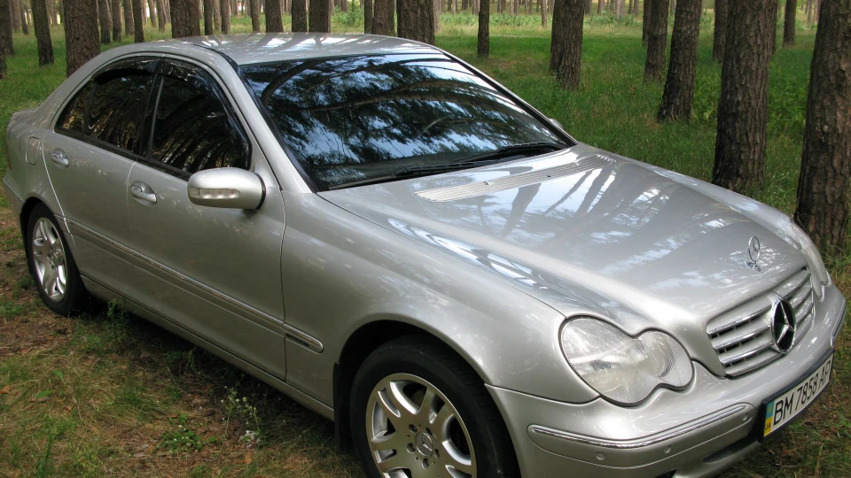 Mercedes-Benz C-Class 2