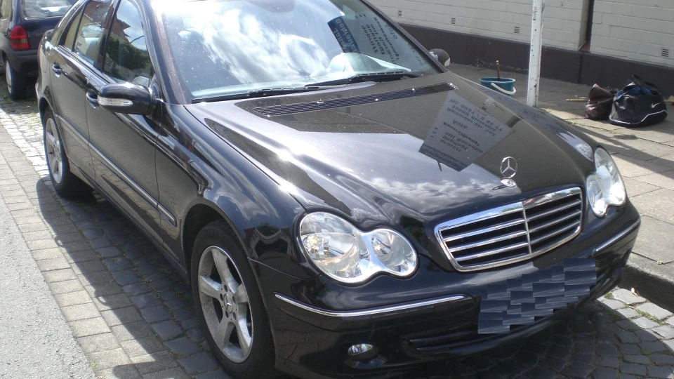 Mercedes-Benz C-Class 2