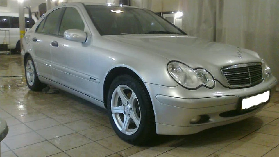 Mercedes-Benz C-Class 3