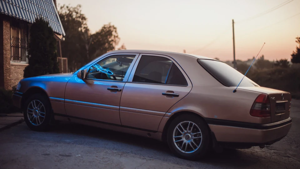 Mercedes-Benz C-Class 2
