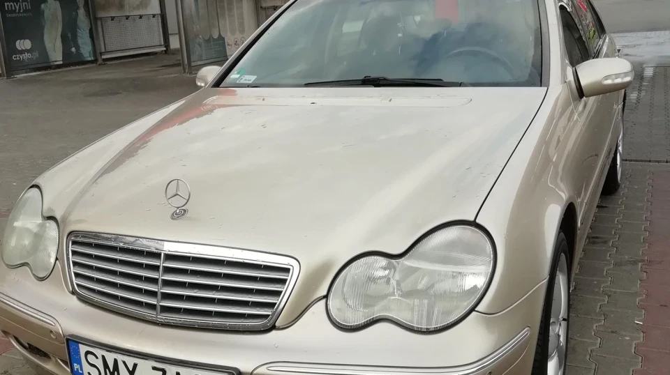 Mercedes-Benz C-Class 2