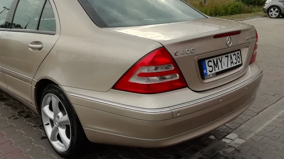 Mercedes-Benz C-Class 3