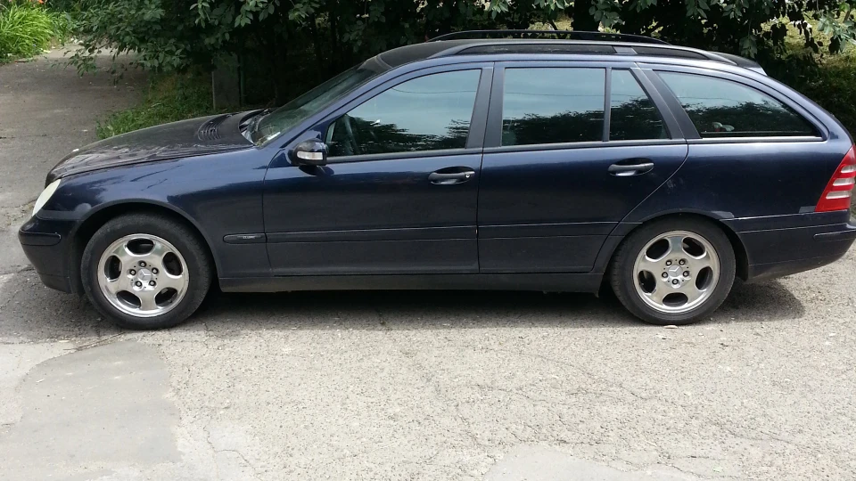 Mercedes-Benz C-Class 2