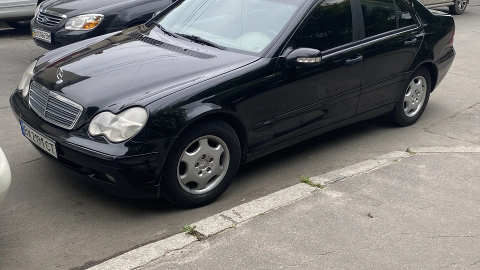 Mercedes-Benz C-Class 2