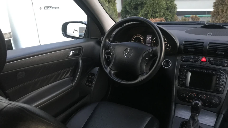 Mercedes-Benz C-Class 3