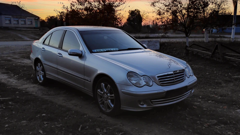 Mercedes-Benz C-Class 3