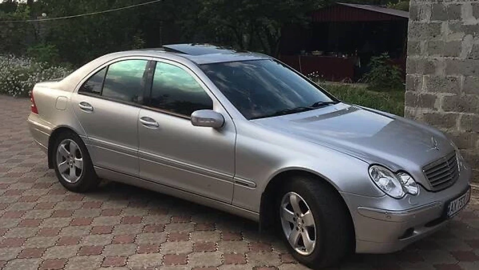 Mercedes-Benz C-Class 2