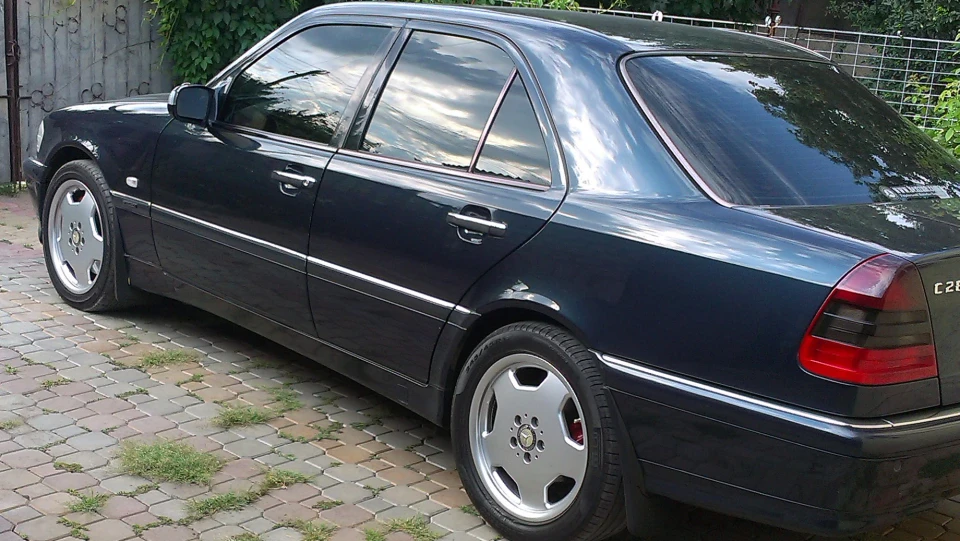 Mercedes-Benz C-Class 2
