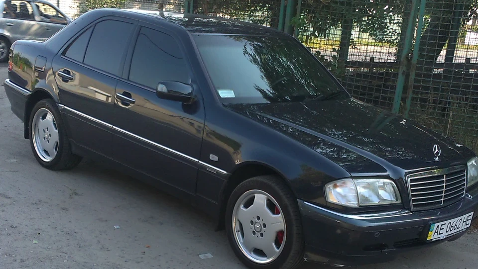 Mercedes-Benz C-Class 3