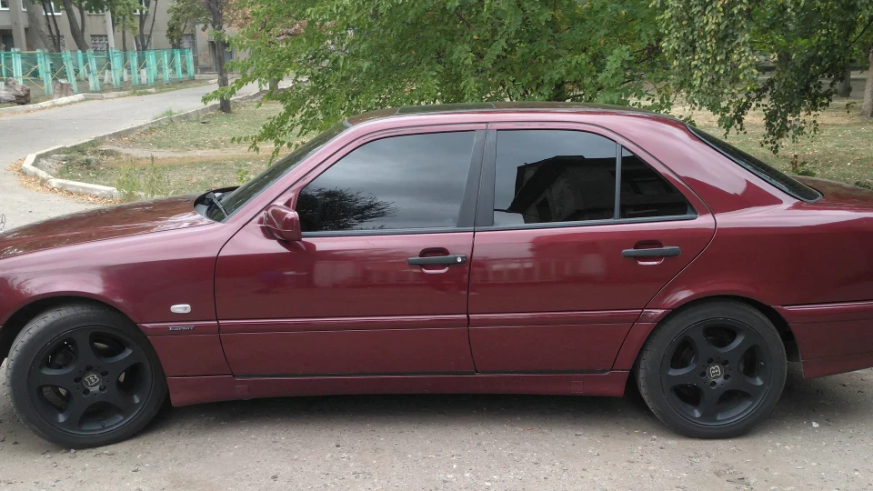 Mercedes-Benz C-Class 2