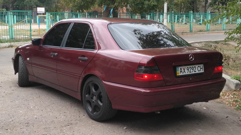 Mercedes-Benz C-Class 3