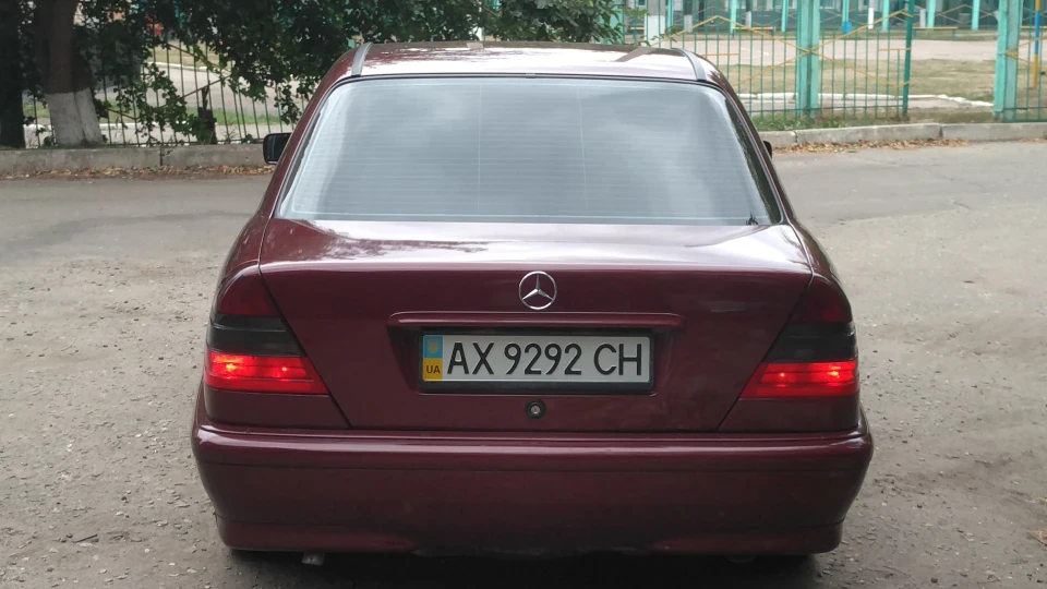 Mercedes-Benz C-Class 4