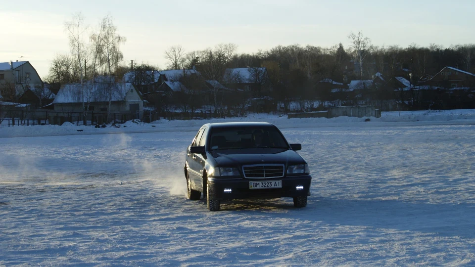 Mercedes-Benz C-Class 2