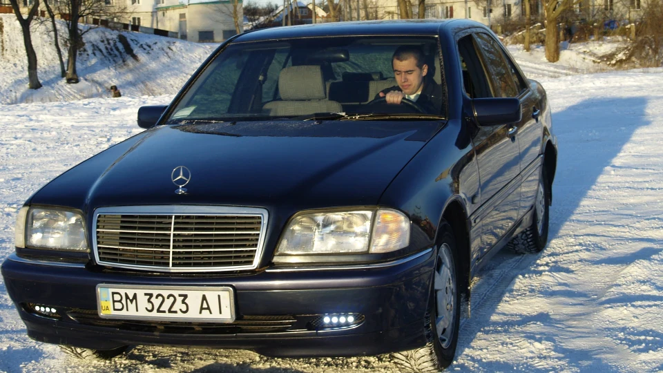 Mercedes-Benz C-Class 4