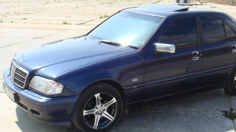 Mercedes-Benz C-Class 2