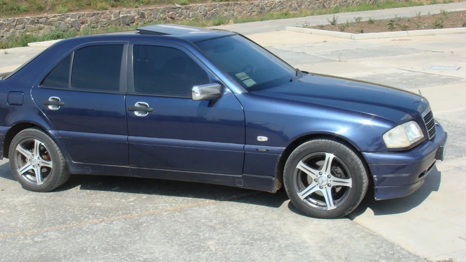 Mercedes-Benz C-Class 3