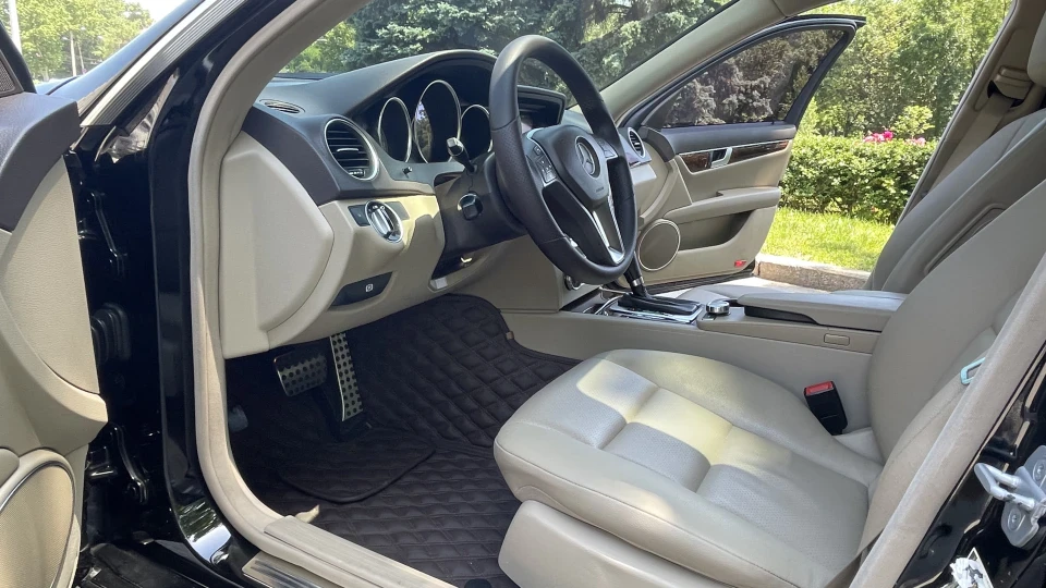 Mercedes-Benz C-Class 4