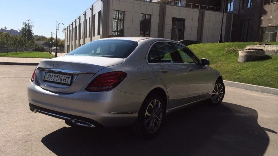 Mercedes-Benz C-Class 2