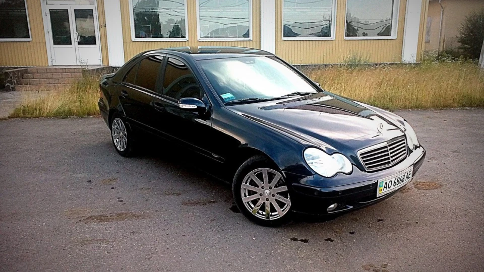 Mercedes-Benz C-Class 4