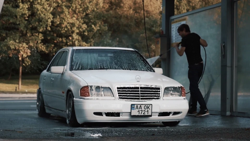 Mercedes-Benz C-Class 2